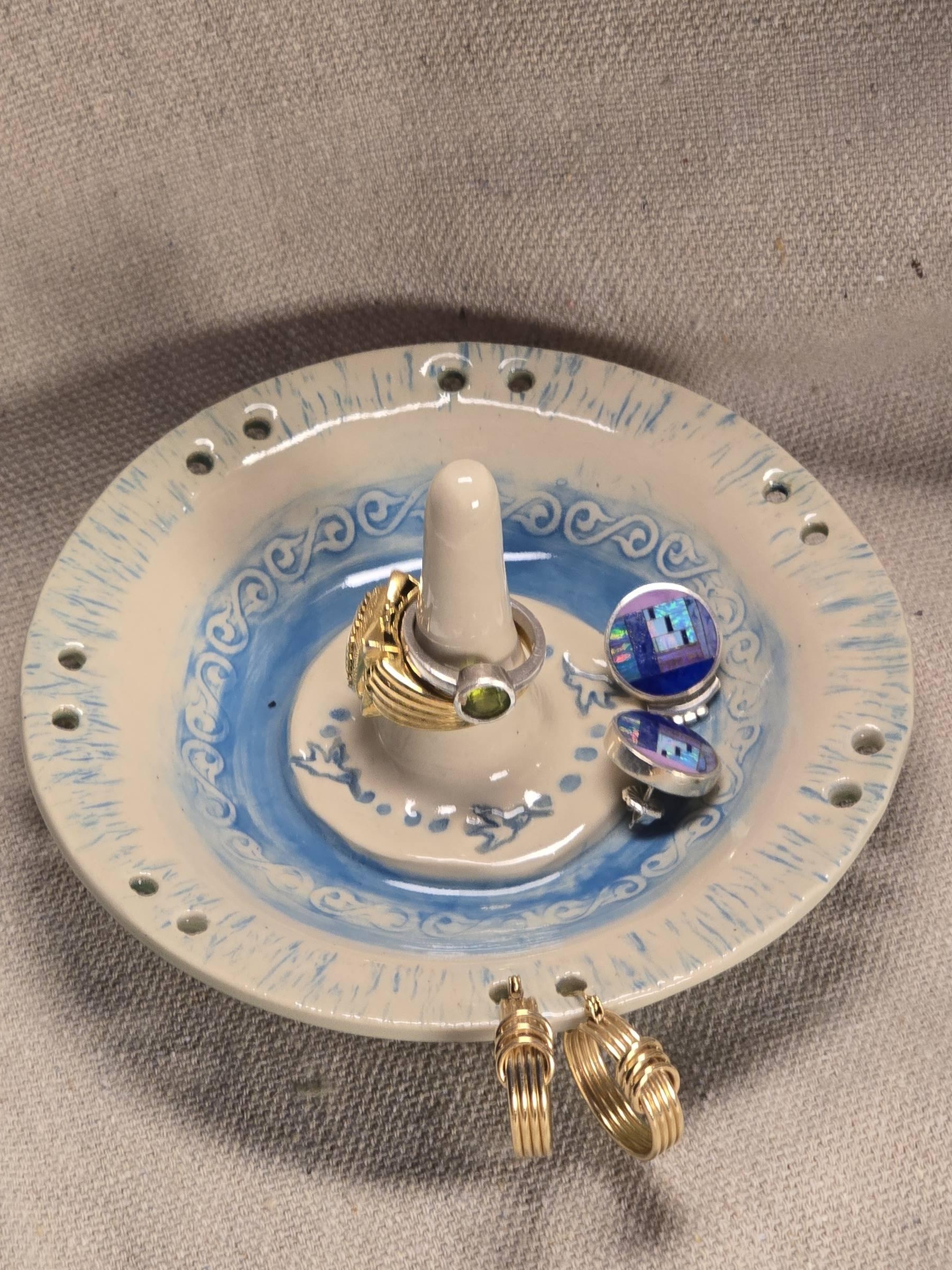Handmade hummingbird ring holder by Clay Therapy